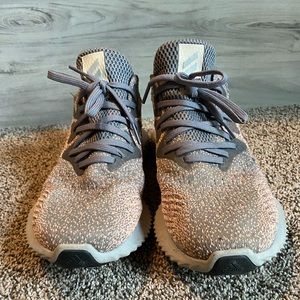 Women’s Adidas Alpha Bounce shoes. Dusty pink and gray. Excellent condition.